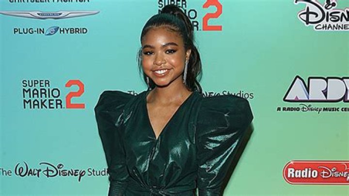 Navia Robinson & Cast Spill Scoop – Hollywood Life