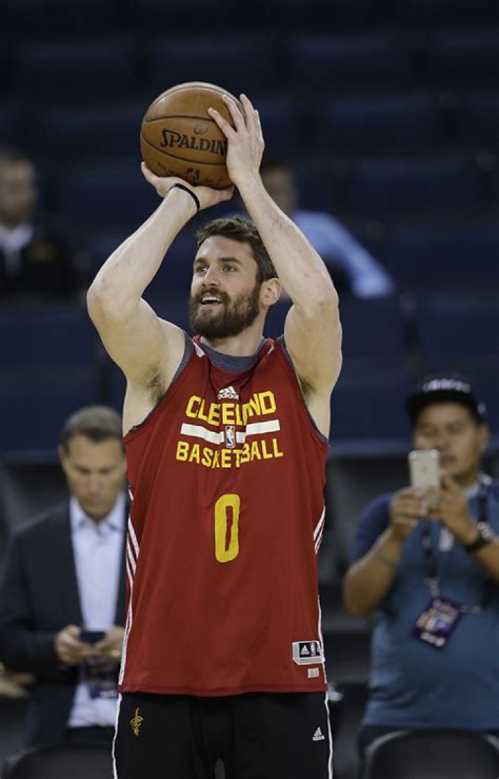 NBA Cavs and Warriors Hunks–Pics