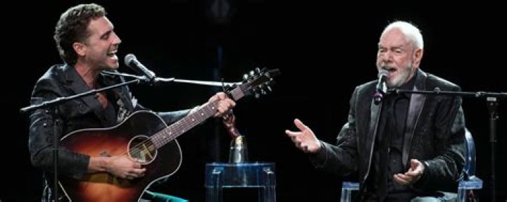 Neil Diamond Performs ‘Sweet Caroline’ At Boston Red Sox Game – Hollywood Life