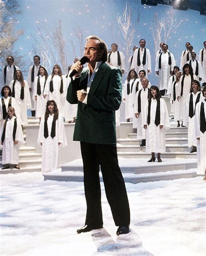 Neil Diamond’s Health: All About The Singer’s Battle With Parkinson’s Disease