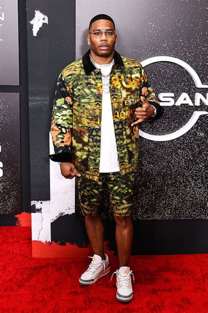 Nelly Struggles To Read Teleprompter & Flubs Speech At ‘CMT Artists Of The Year’