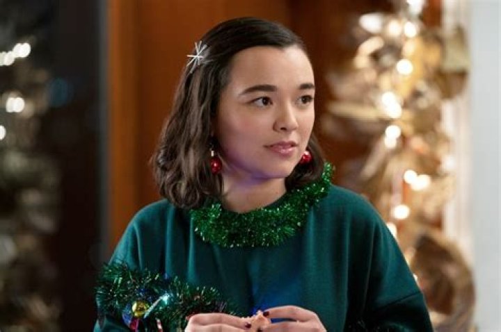Netflix Holiday Movies & Shows — Photos Of Vanessa Hudgens & More – Hollywood Life
