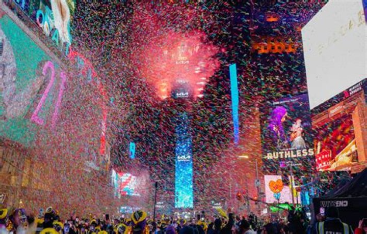 New Edition New Year’s Eve Performance From Times Square: Watch – Hollywood Life