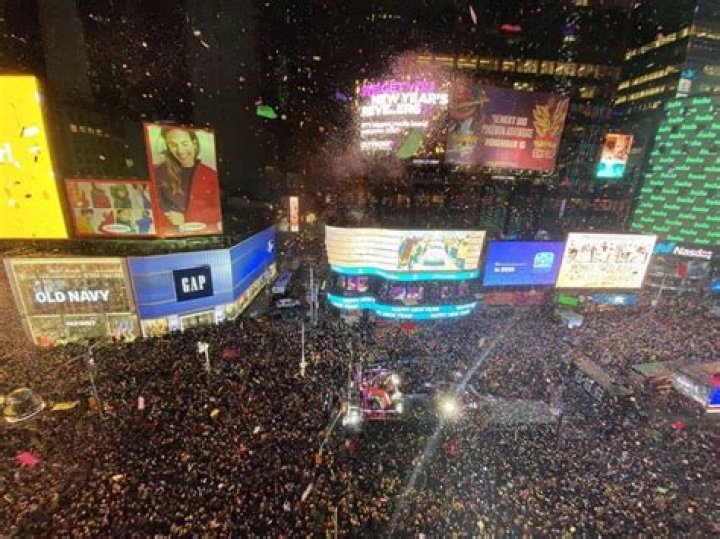 New Year’s Eve: America Ferrera & More Ring In 2018