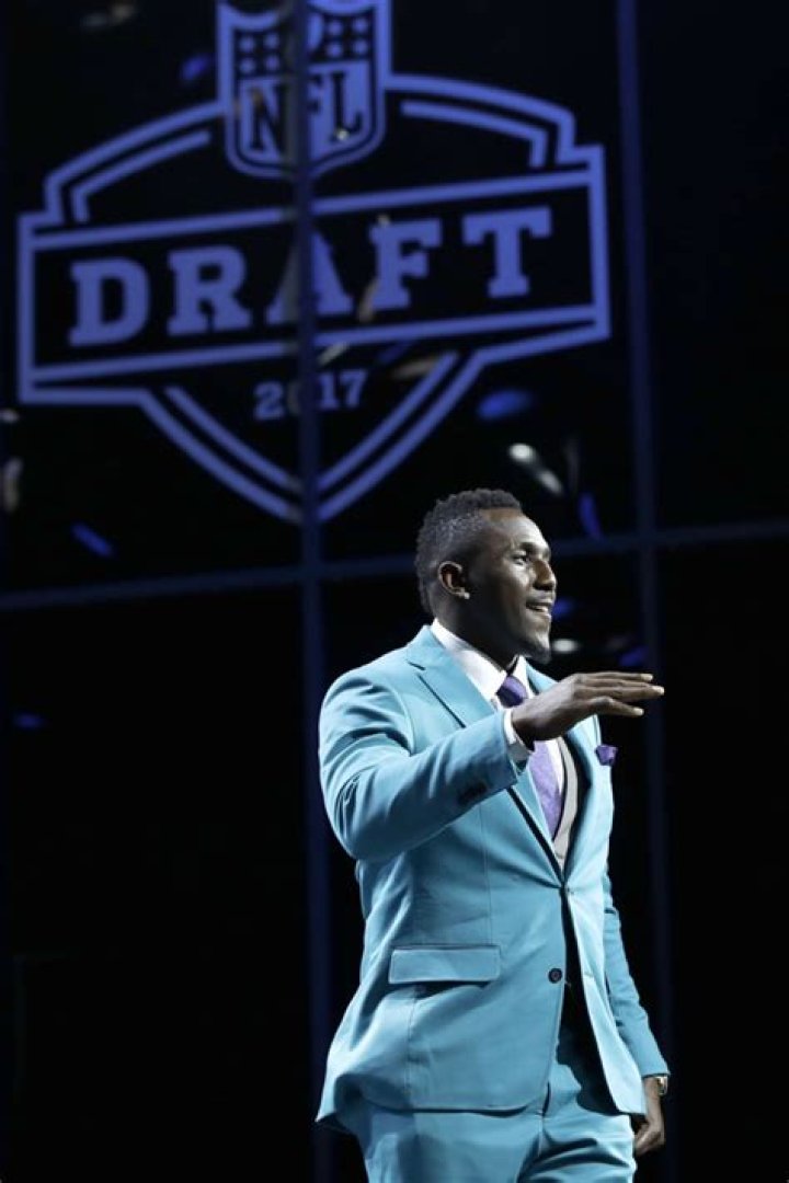 NFL Draft 2017: Football Stars Rock Outrageous Designer Suits On Big Night — Pics