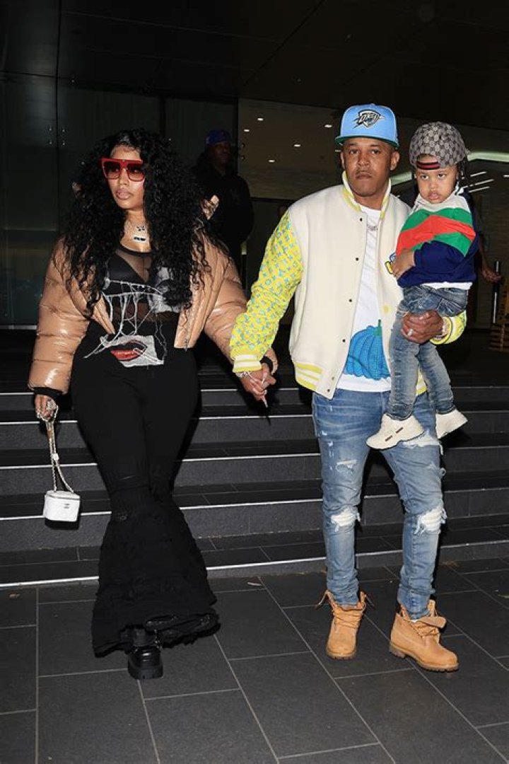 Nicki Minaj’s Son Wears Burberry As Dad Kenneth Petty Helps Him Stand – Hollywood Life