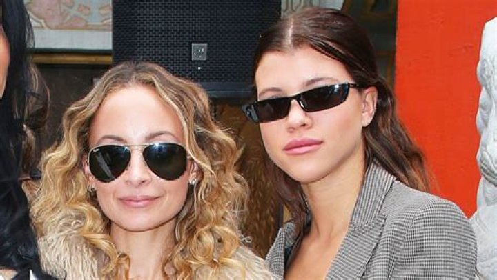 Nicole Richie Celebrates Sister Sofia’s Birthday With Throwback Photos – Hollywood Life