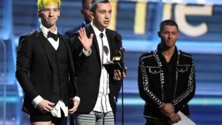 No Pants At Grammys — Why They Were On Stage In Boxers – Hollywood Life