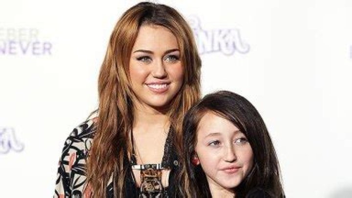 Noah Cyrus Cries Over ‘Young & Sad’ Song About Being In Miley’s Shadow – Hollywood Life