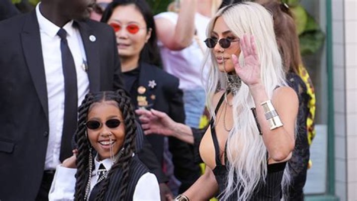 North West Eats Raw Onion ‘Like an Apple’ in ‘Kardashians’ Scene – Hollywood Life