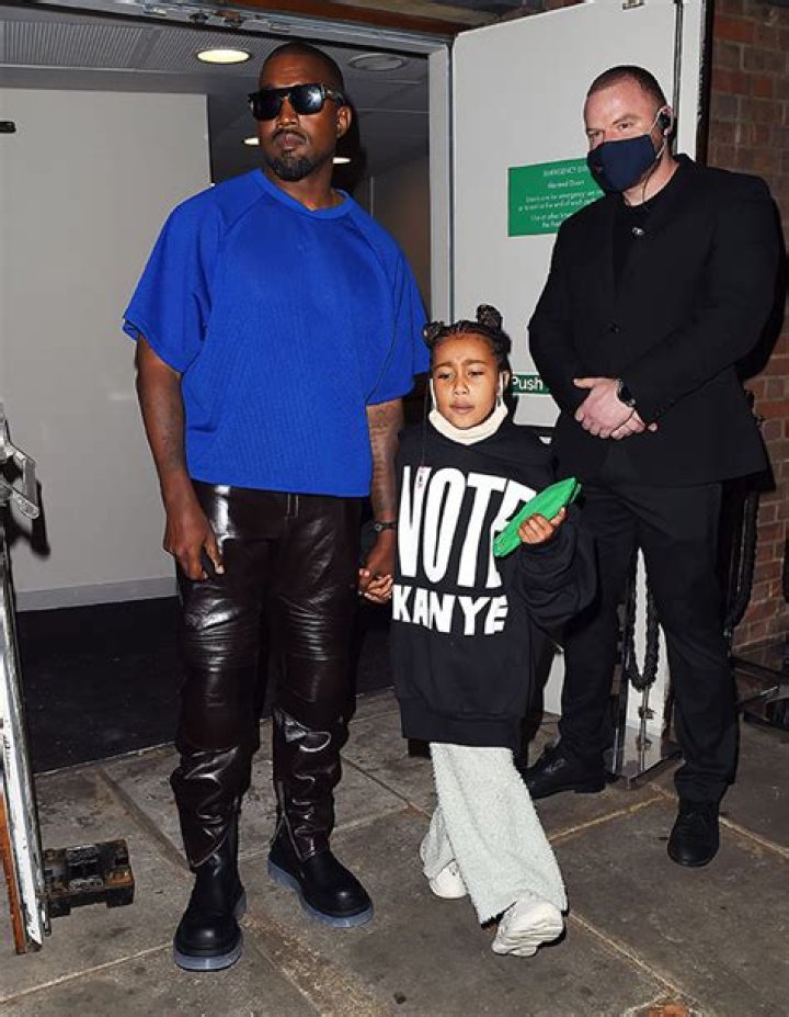 North West Supports Dad Kanye’s Presidential Campaign In ‘Vote’ Shirt – Hollywood Life