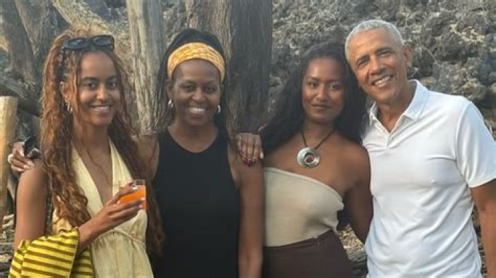 Obama Family Vacation PICS — Barack, Michelle, Malia & Sasha In Indonesia