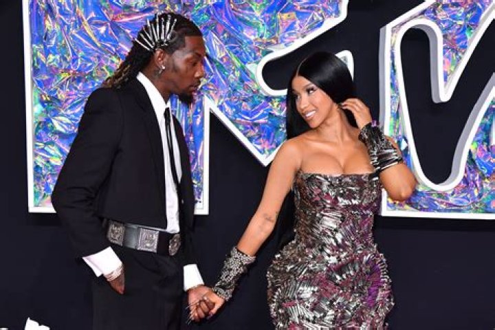 Offset & Cardi B Kiss During Wild ‘Jimmy Kimmel Live!’ Performance Of ‘Clout’