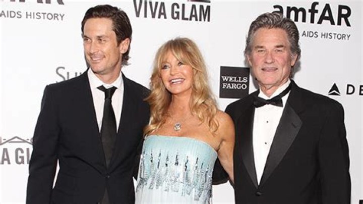 Oliver Hudson Gives Glimpse At Goldie Hawn & Kurt Russell’s Aspen Home – Hollywood Life