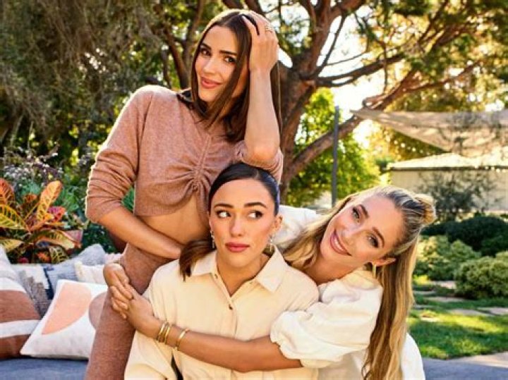 Olivia Culpo & Friends Stun In Body-Hugging Egg Color Fitness Outfits — See Pic