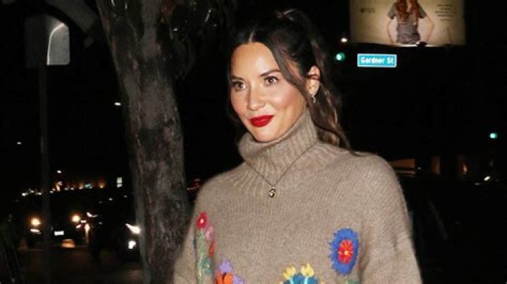 Olivia Munn, Gigi Hadid & More Stars Going Out Underdressed In The Freezing Cold & Snow