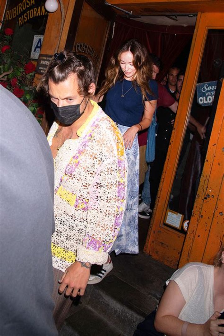 Olivia Wilde Dancing At Harry Styles’ LA Concert: Videos – Hollywood Life