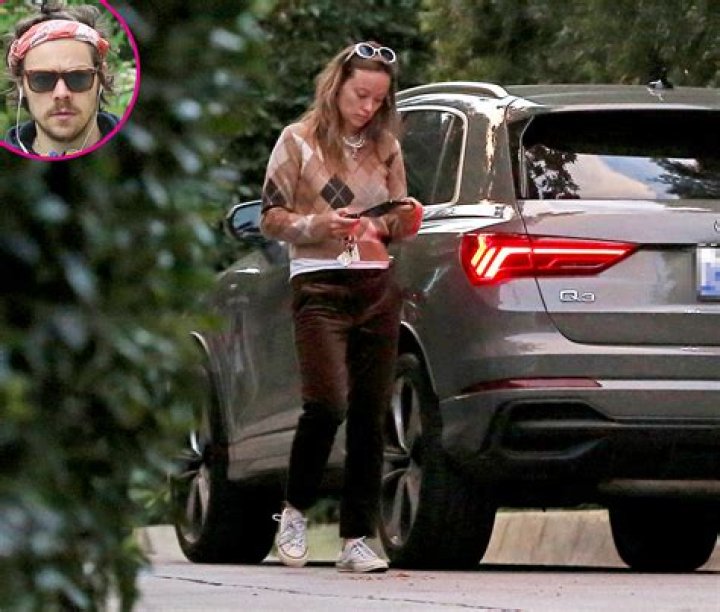 Olivia Wilde Spotted Supporting BF Harry Styles At Las Vegas Show In Stylish Pantsuit