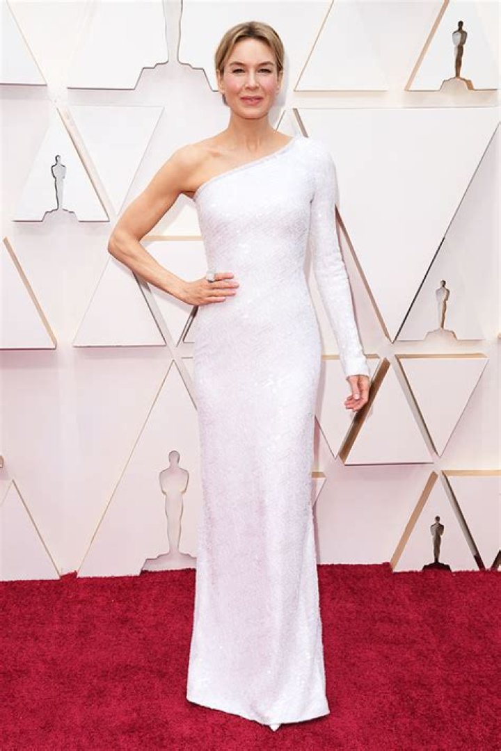One-Shouldered White Gown – Hollywood Life