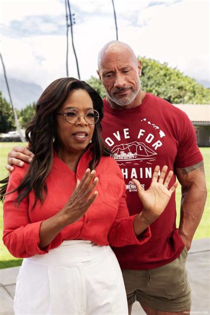 Oprah Winfrey Hands Out Supplies To Displaced Hawaiians In Maui Rescue Center: Watch