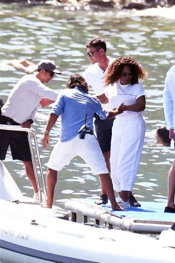 Oprah Winfrey Rocks All White Outfit On Amalfi Coast Vacation – Hollywood Life