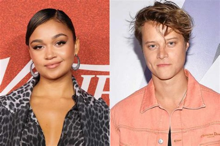 ‘Outer Banks’ Madison Bailey, Rudy Pankow Win Best Kiss At MTV Awards – Hollywood Life