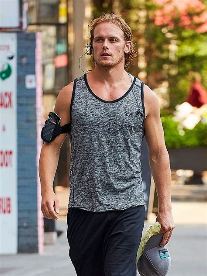 ‘Outlander’s Sam Heughan Celebrates 41st Birthday With Sweaty Gym Pic – Hollywood Life