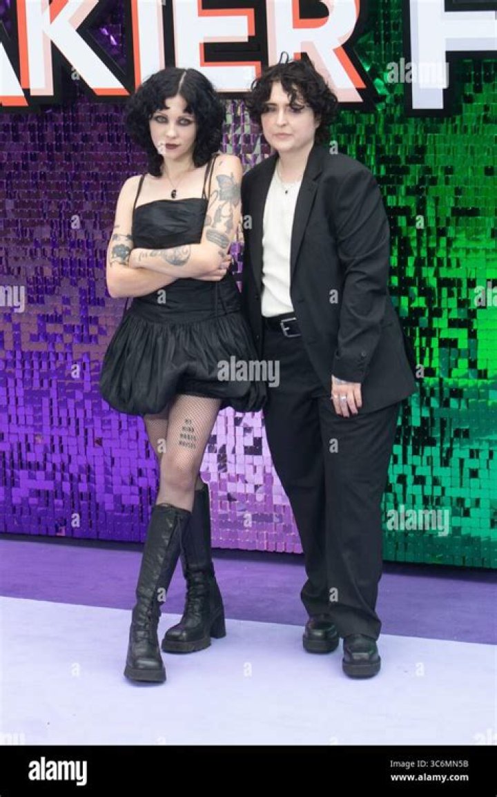 Pale Waves’ ‘Who Am I’ Shows Who Heather Baron-Gracie ‘Truly Is’ – Hollywood Life