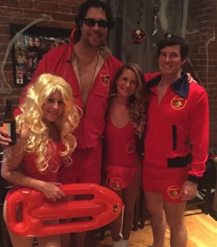 Pam Anderson Baywatch Halloween Costume – Hollywood Life