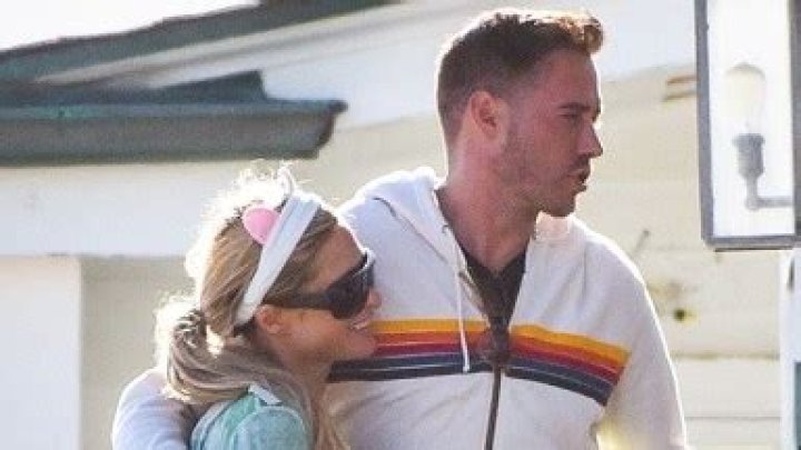 Paris Hilton Passionately Kisses Boyfriend Carter Reum During Romantic Malibu Beach Date — Pic