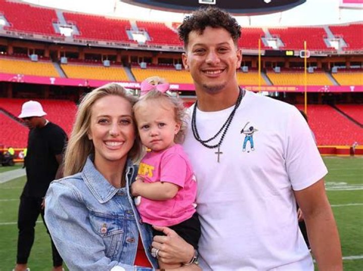 Patrick Mahomes’ Fiancée Brittany Matthews Cradles Growing Baby Bump In Sweet Pic At Chiefs Game