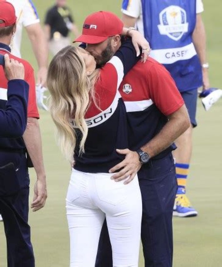 Paulina Gretzky Poses With ‘Friend’ Jeremy Cohen On Beach — Pics – Hollywood Life