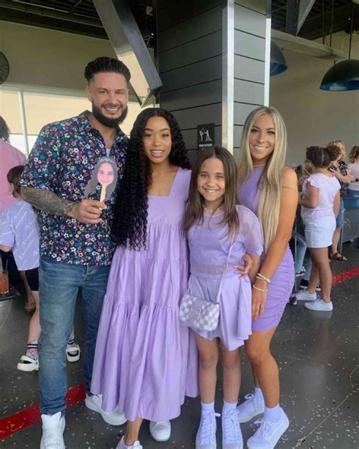 Pauly D & Nikki Hall Celebrate Anniversary In ‘Jersey Shore’ Preview – Hollywood Life