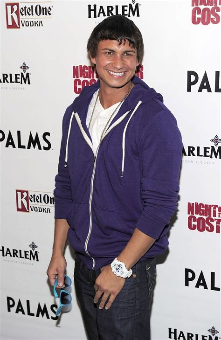 Pauly D’s Gel-Free Hair Shocks Fans In New Shirtless Photo: Makeover – Hollywood Life