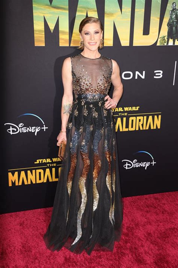 Pedro Pascal & More Attend ‘The Mandalorian’ S3 Premiere: Photos – Hollywood Life