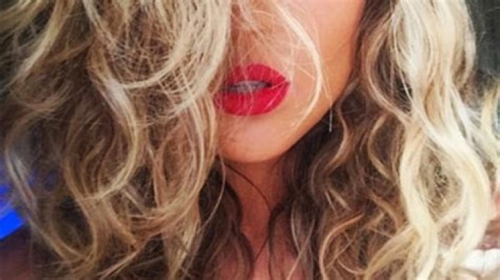 Perrie Edwards’ Curly Hair Makeover — See Her Volumized Look – Hollywood Life
