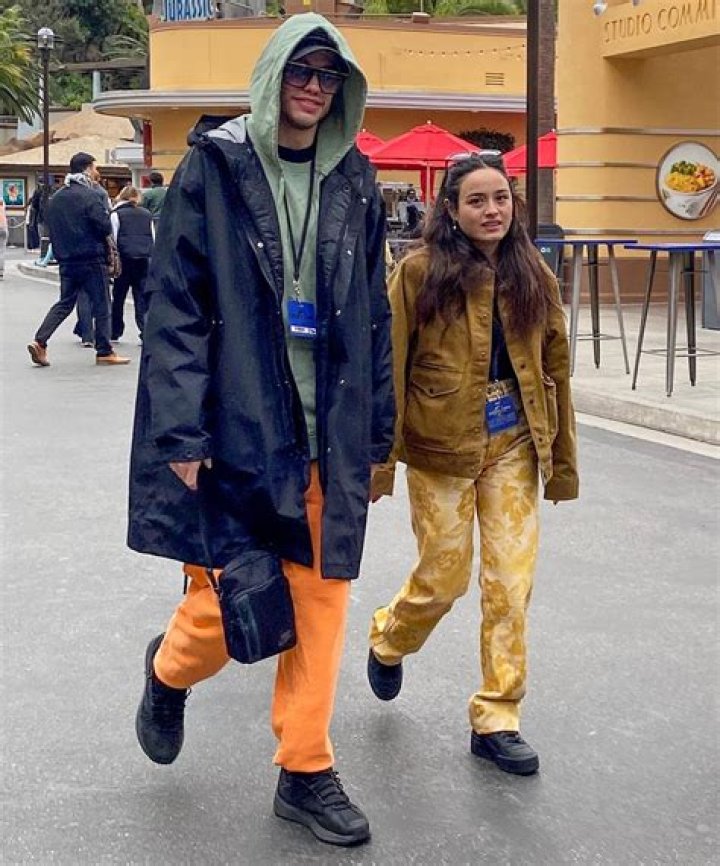 Pete Davidson & Chase Sui Wonders Share Steamy Kiss On Romantic Hawaii Vacation: Photos