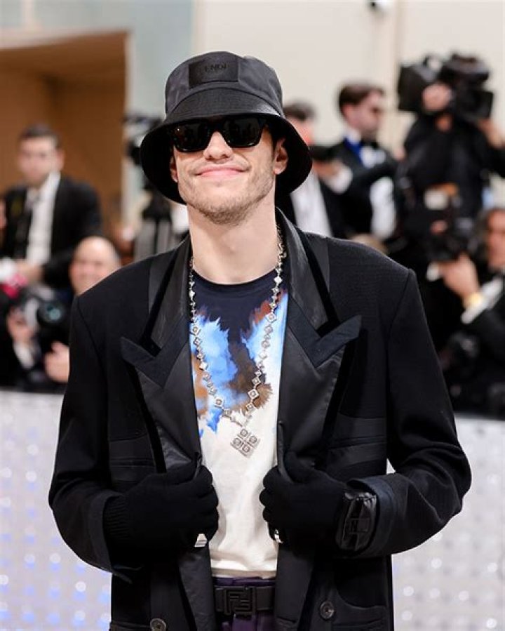 Pete Davidson Not Hosting ‘Saturday Night Live Amid Writers’ Strike – Hollywood Life