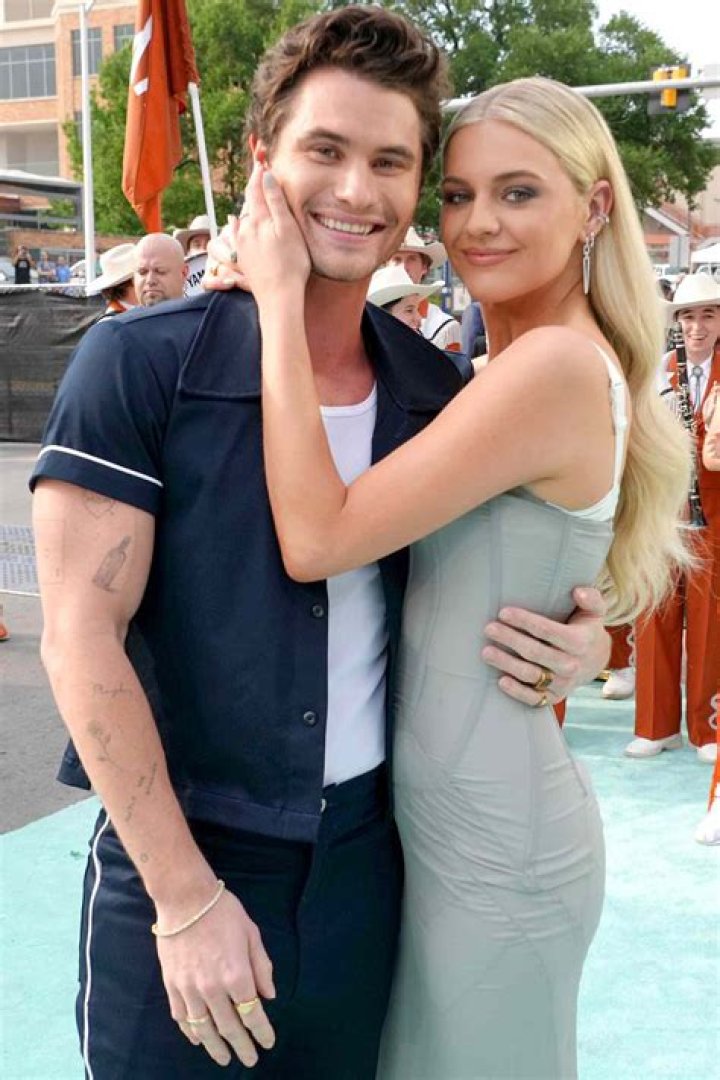 Pete Davidson Reveals What He’s Like In A Relationship Amid Phoebe Dynevor Romance