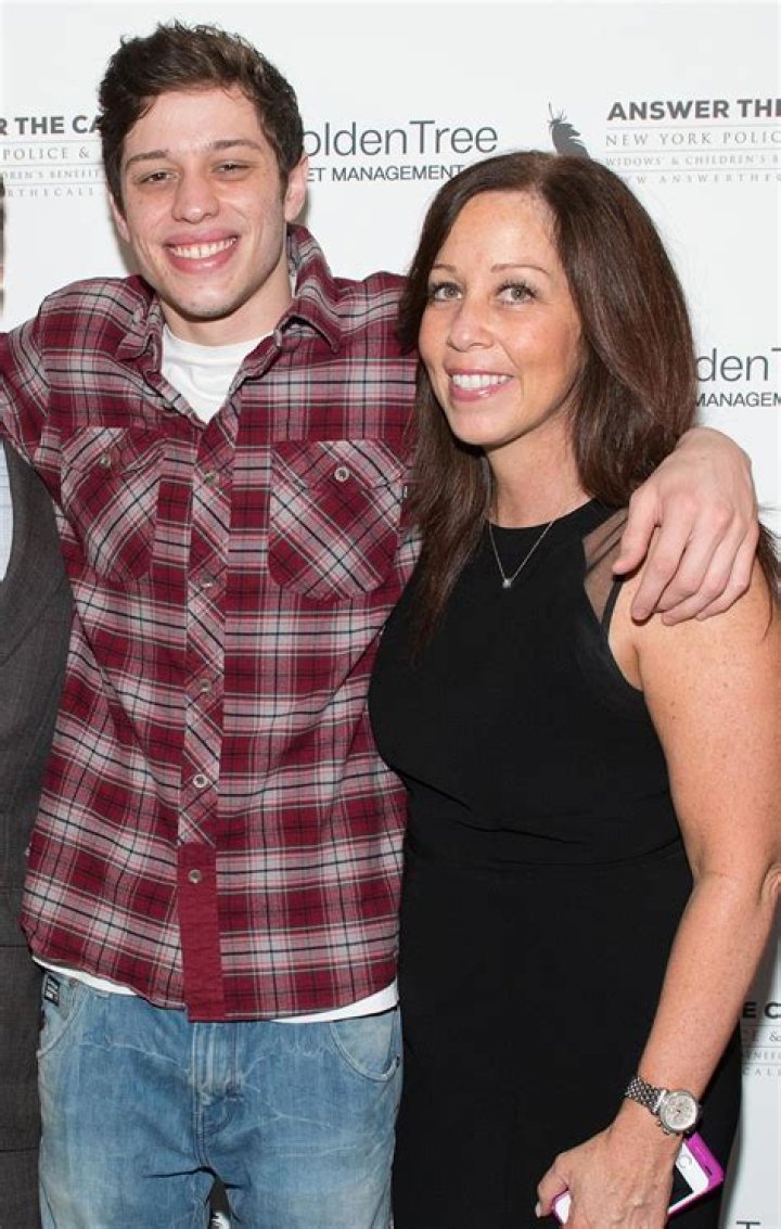 Pete Davidson’s Mom Wants Him To Have A Baby With Kim Kardashian – Hollywood Life