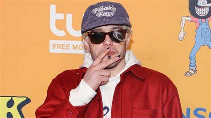 Pete Davidson Smokes On ‘The Freak Brothers’ Red Carpet — Photo – Hollywood Life