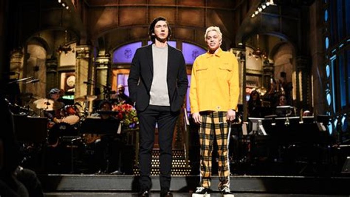 Pete Davidson Winks At Ariana Grande Question In SNL Opening Monologue – Hollywood Life