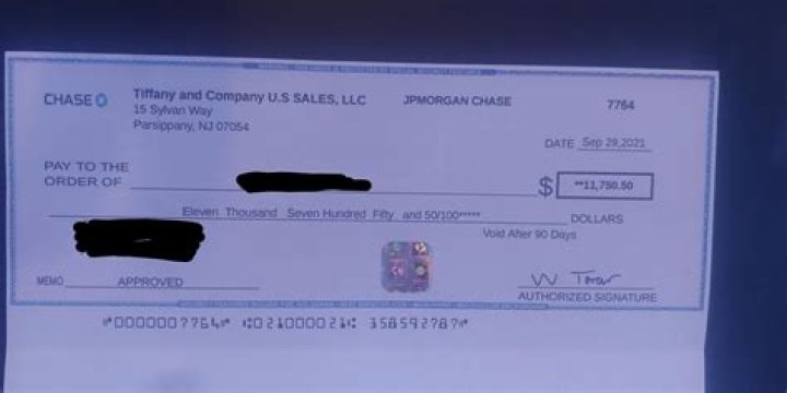 Peter Thomas Allegedly Wrote Fake Checks – Hollywood Life
