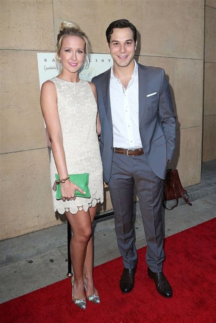 [PHOTOS] Anna Camp & Skylar Astin Pics — Gorgeous ‘Pitch Perfect’ Couple – Hollywood Life