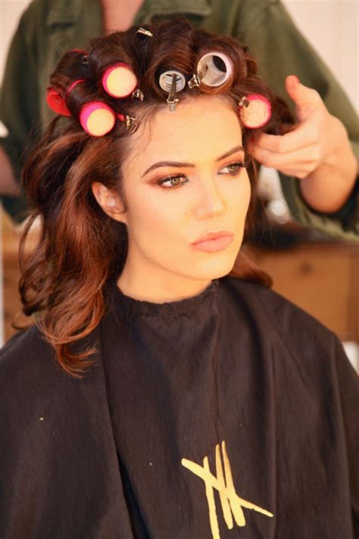 [PHOTOS] Mandy Moore’s Emmys Hair & Makeup — Retro Waves – Hollywood Life