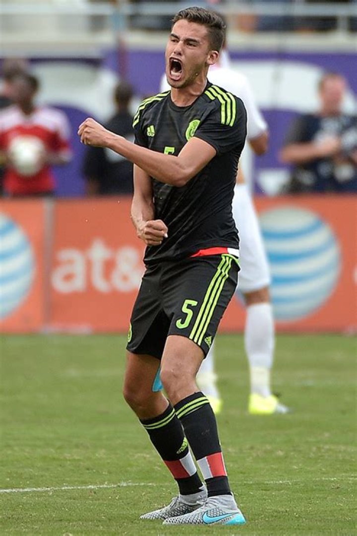 [PHOTOS] Mexico’s Hottest Soccer Hunks – Hollywood Life