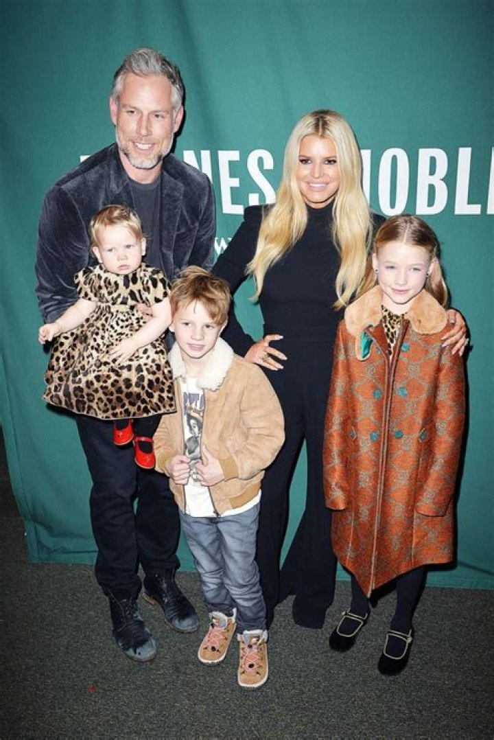 Photos Of Her Family – Hollywood Life