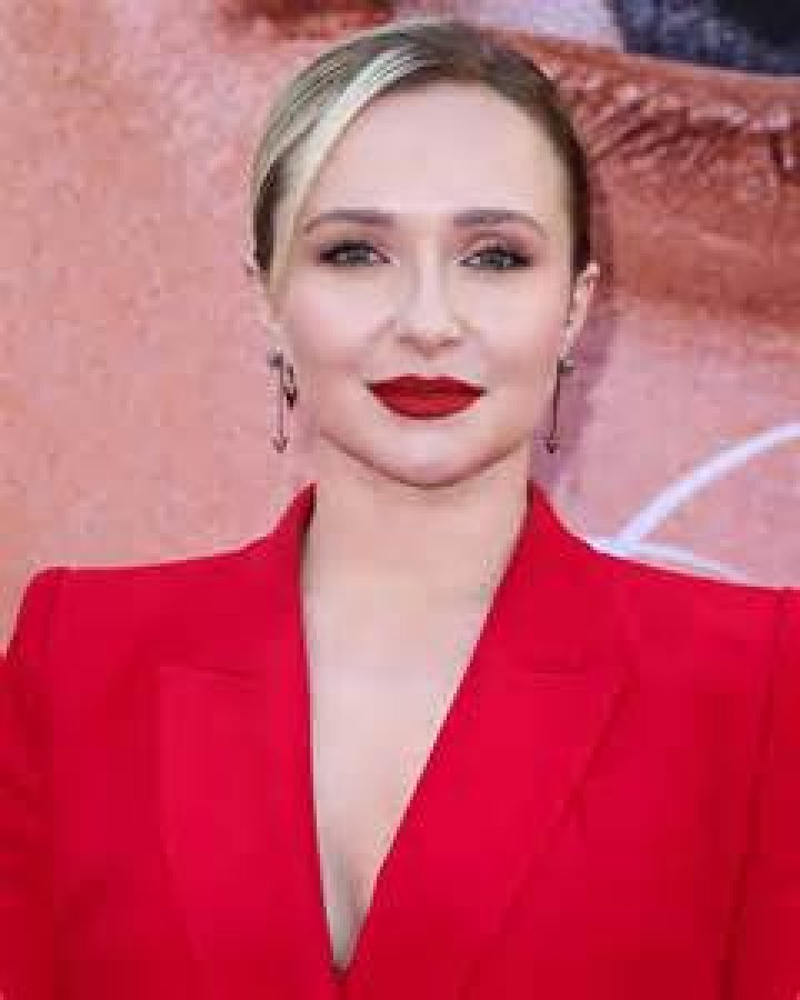 Photos Of Her In Netflix’s ‘Blonde’ – Hollywood Life