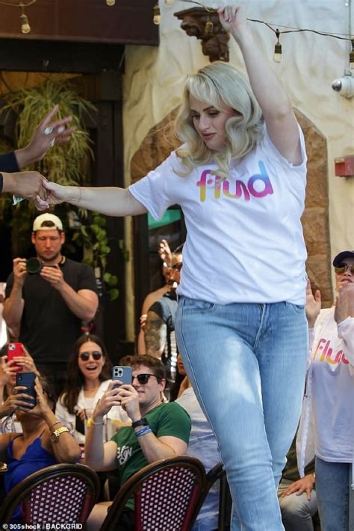 Photos Of Her Twerking & More – Hollywood Life