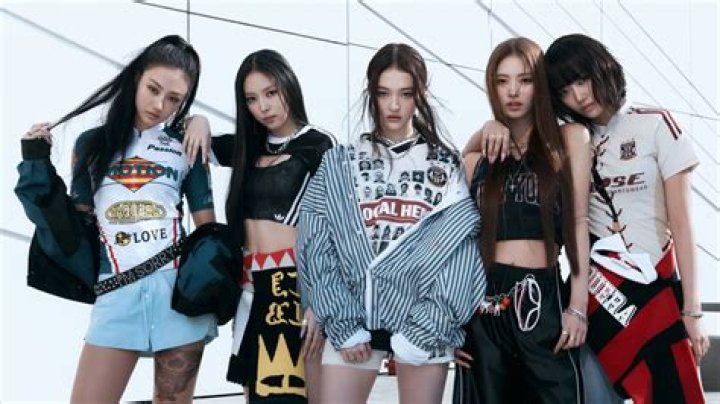 Photos Of The Rising K-Pop Band – Hollywood Life